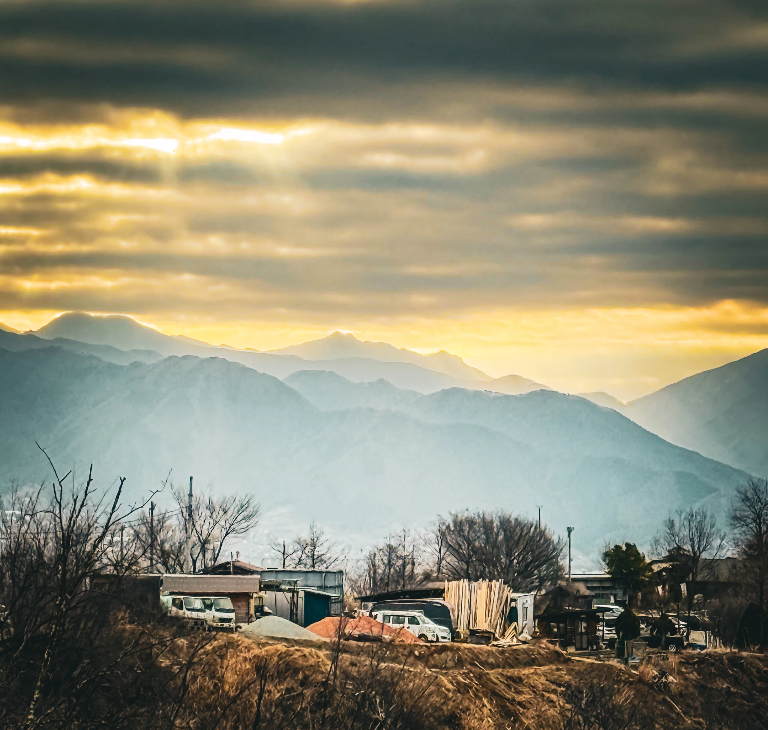 The Mirror That Doesn't Flatter: On High-Resolution Reflection