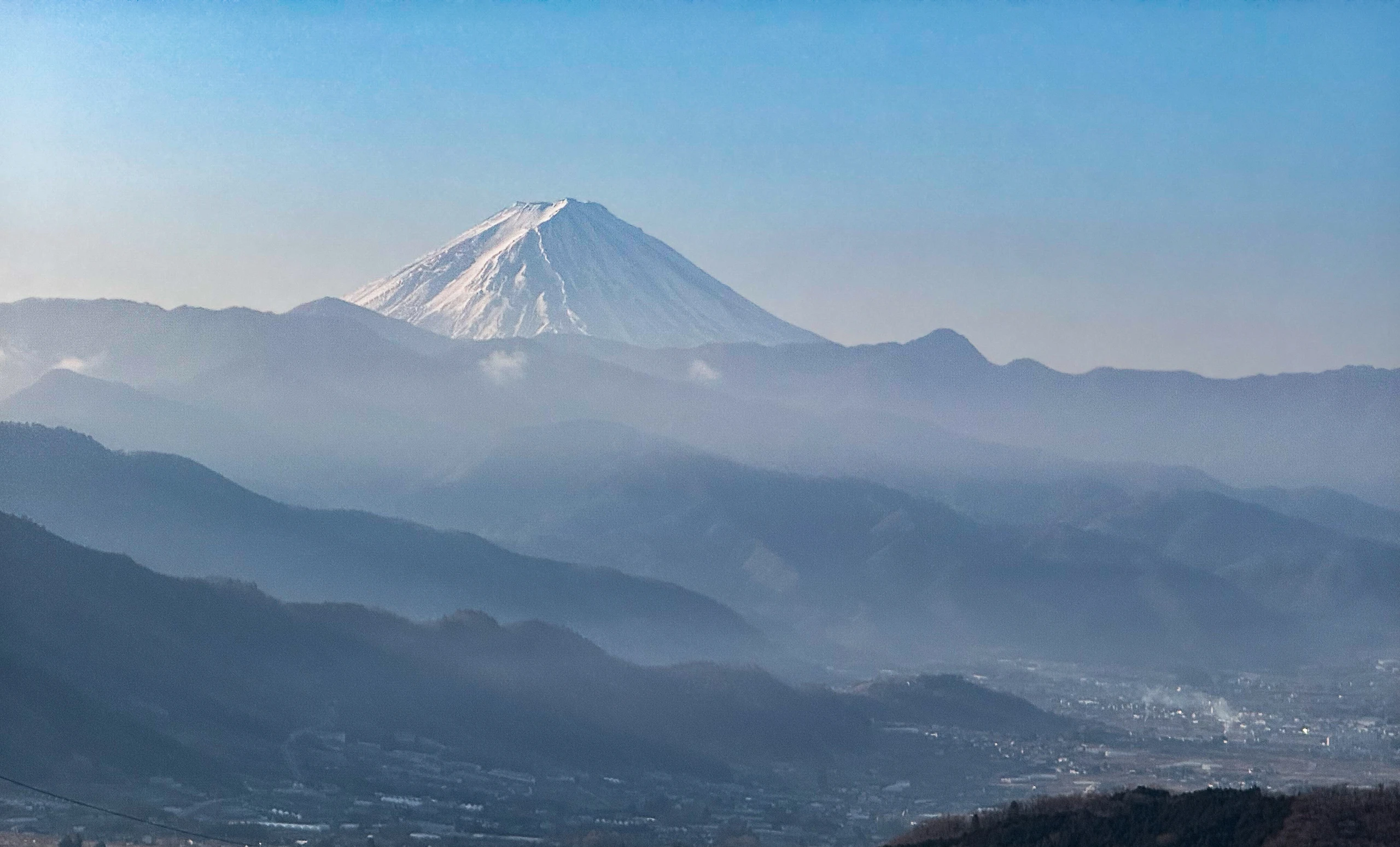 The Mirroring Threshold: From Retrieval to Recursive Echo